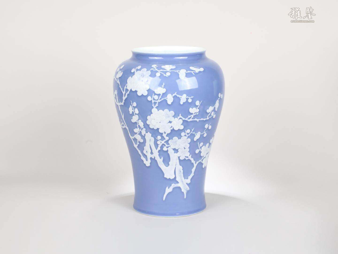 鐘宜彬作釉下堆白花瓶